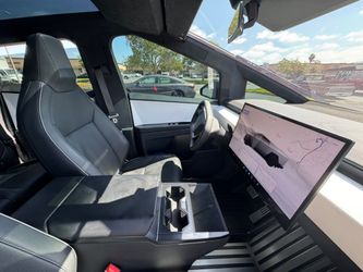 2024 Tesla Cybertruck foundation with fsd