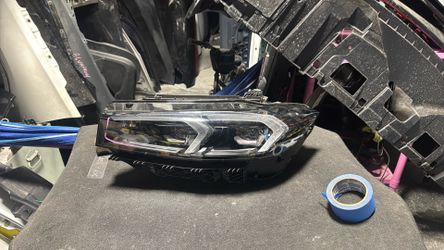 2022 2025 BMW 330i driver side headlight