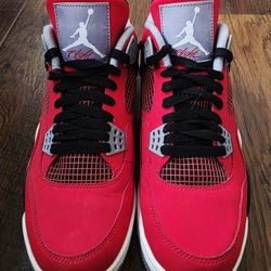 Jordan 4 Toro Sz 9.5 VNDS $400