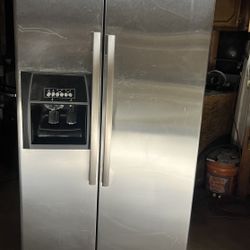 Refrigerator 