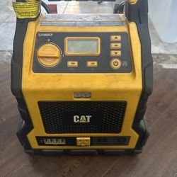 CAT Portable Power Station / Jump Starter (Model CJ1000DCP).