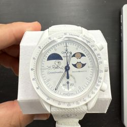 Swatch x Omega MoonSwatch “Mission to Earthphase – Moonshine Gold” SO33W701L