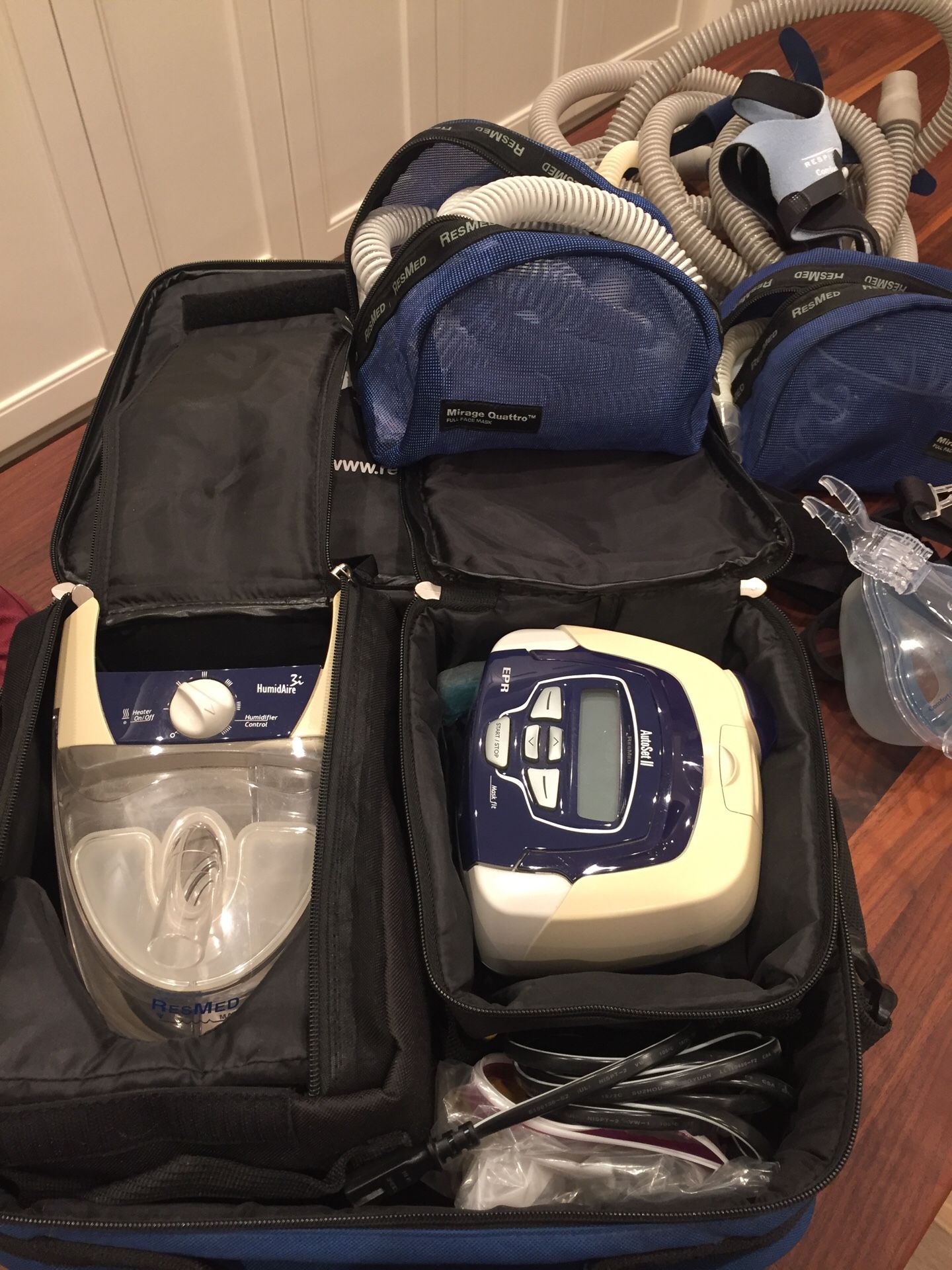 CPAP Machine Resmed Autoset with hoses mask & Carry case