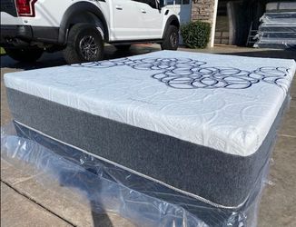 Full Bamboo Cool Gel Memory Foam!•••