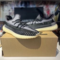 Yeezy 350 v2 asrael / carbon