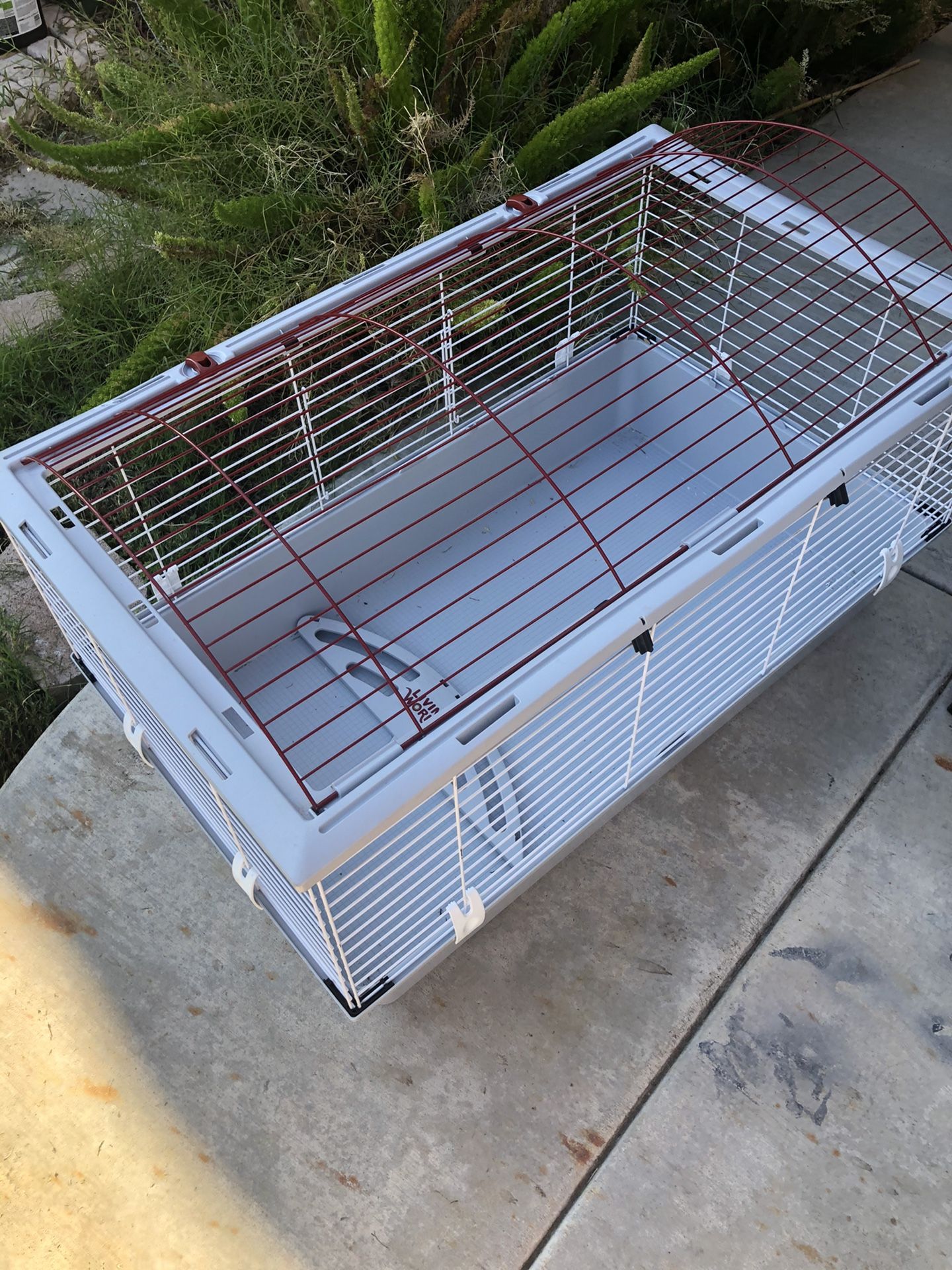 Large animal cage and accessories