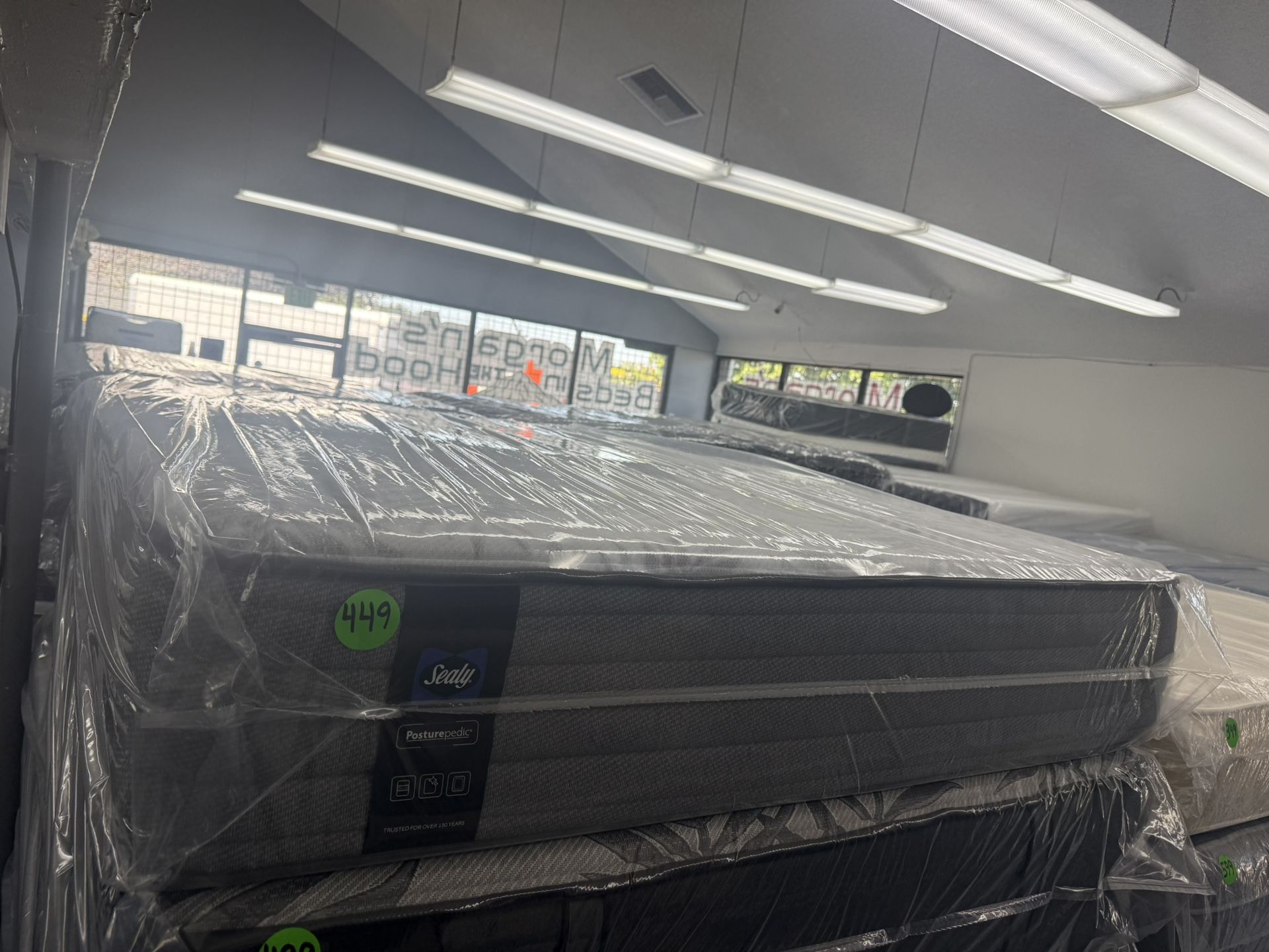 QUEEN SIZE SEALY MATTRESS & BOX SPRING BED SET