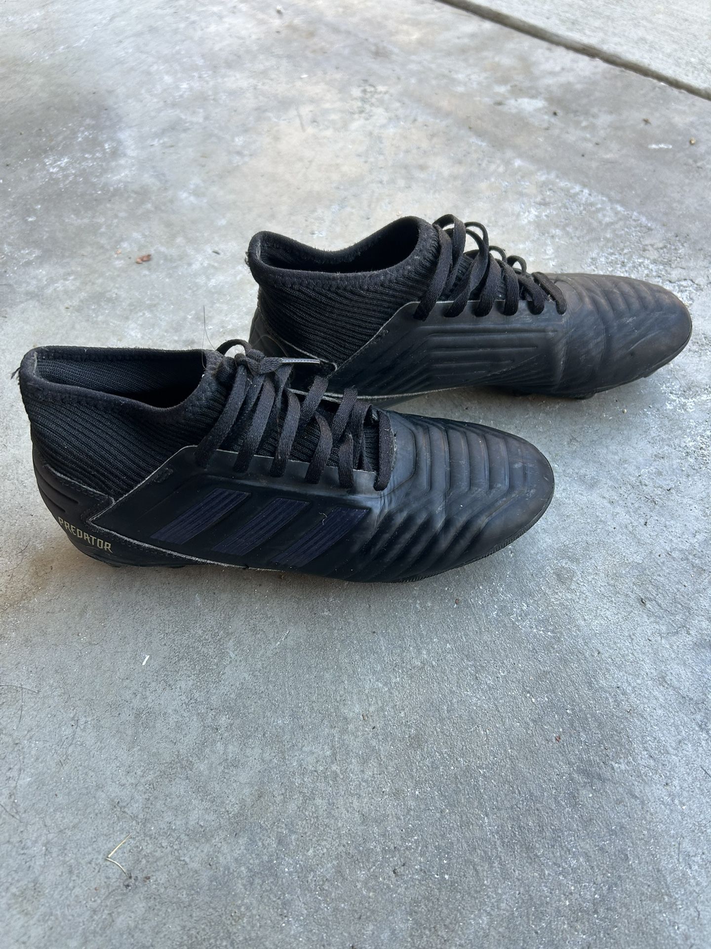 Soccer Cleats Size 5
