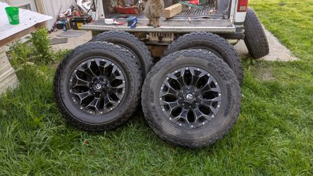 18in fuel rims with 33in mickey Thompson's 