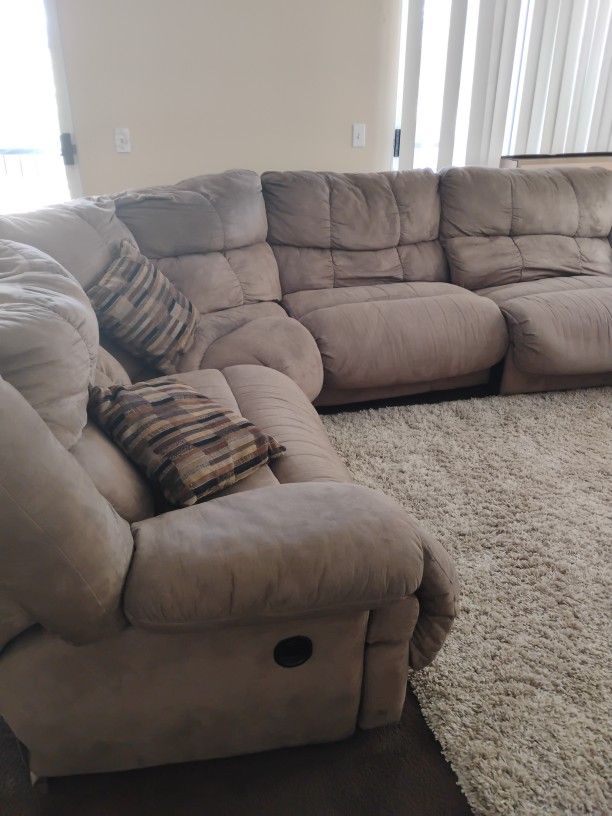 ****$100 OBO Sectional - Priced To Sell Today*****