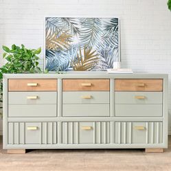 Vintage MCM Style  Large Dresser 9 Drawer