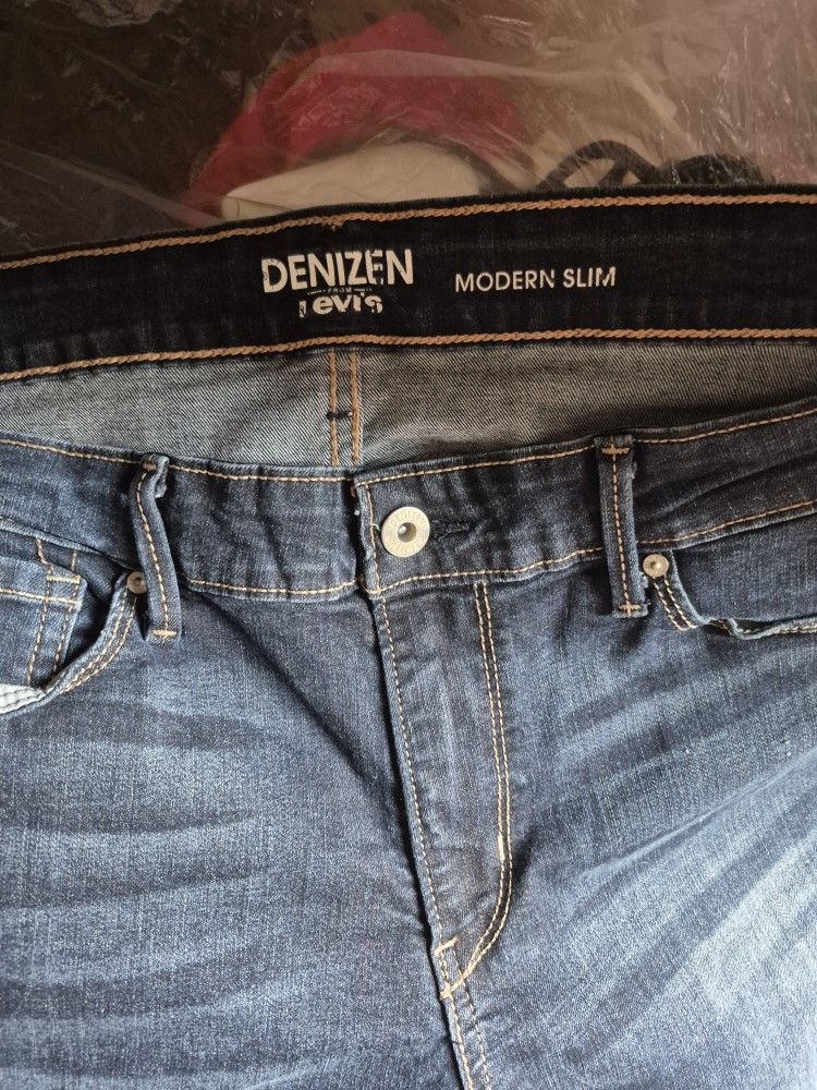 DEzNIZEN Levi's Size Large Modern Slim Size 12