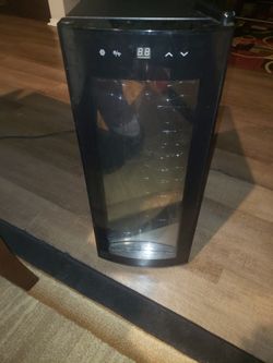 FRIGIDAIRE BEVERAGE/WINE COOLER