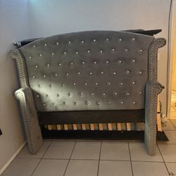 Bedroom Set For Sale NEED GONE ASAP ‼️‼️ PICK UP NOW 