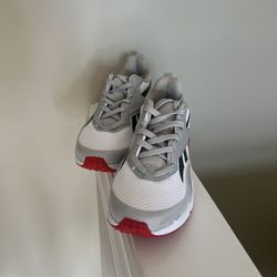 New Reebok White/Red/Gray Sneakers Size 4