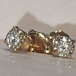 14k Stud Diamond Earrings