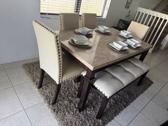 City Furniture Dining Room Set - Excellent Condition - Seats Family of 6+