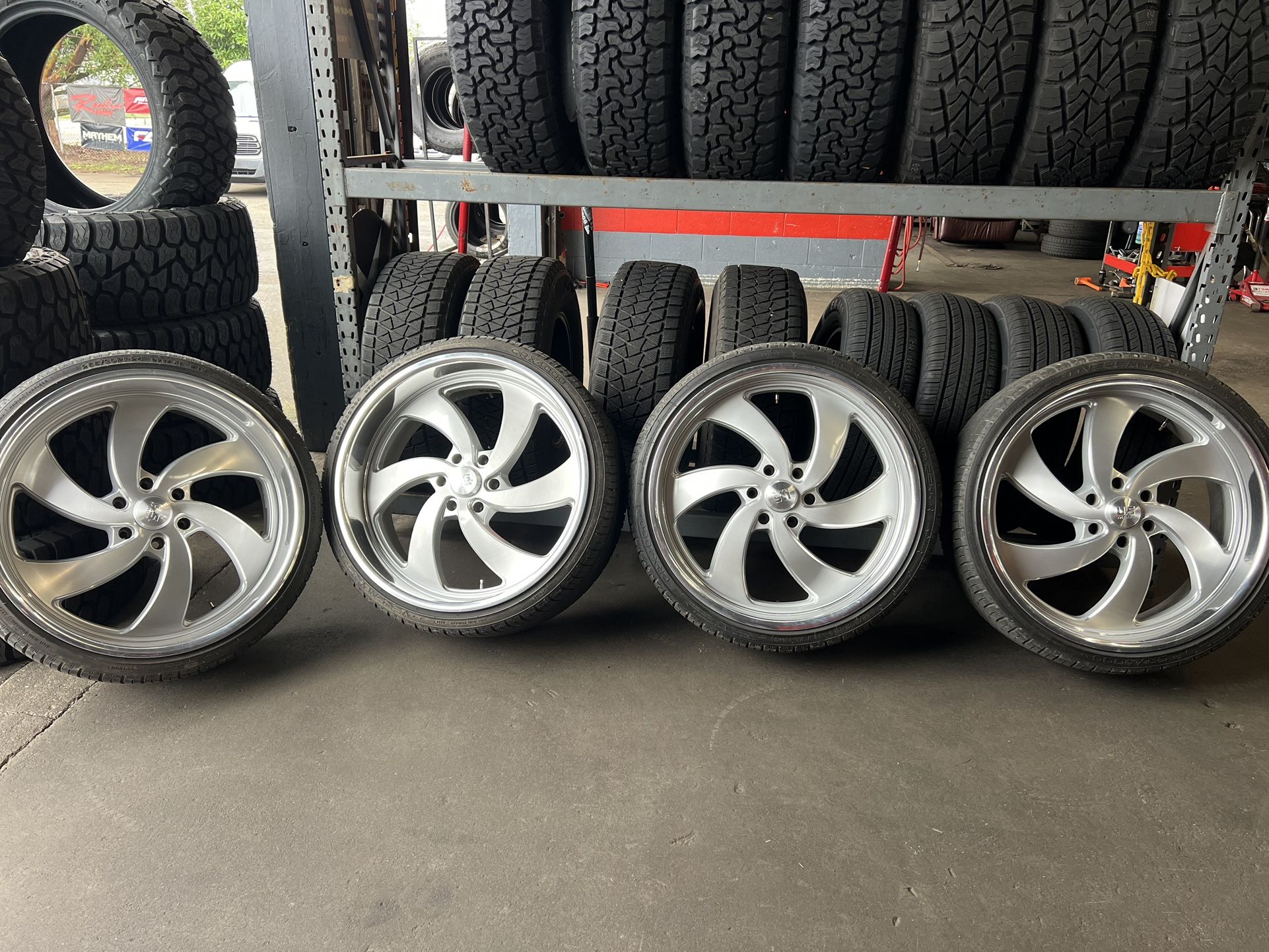 US MAGS DESPERADO 24s 6x139.7!!!!