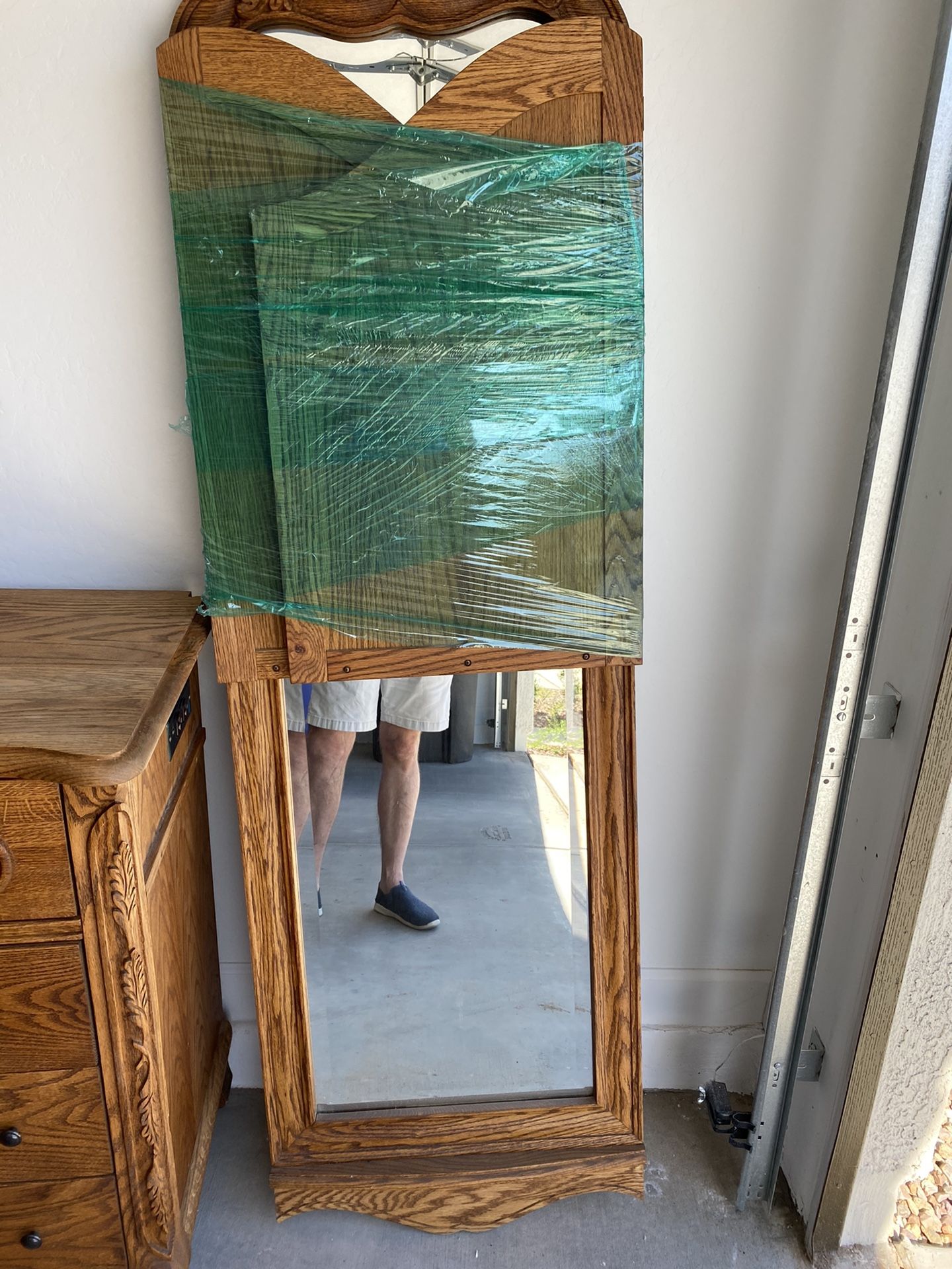 OAKWOOD INTERIORS VERSAILLES COLLECTION Bed room set for Sale in