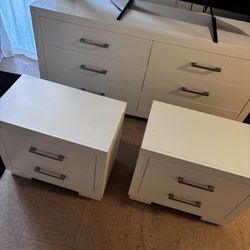 Dresser And Nightstands 