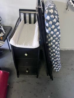 Convertible Crib & Changing Table Combo – Dark Wood