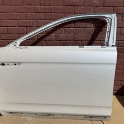 2017-2018-2020 Lincoln Continental Front Door LH