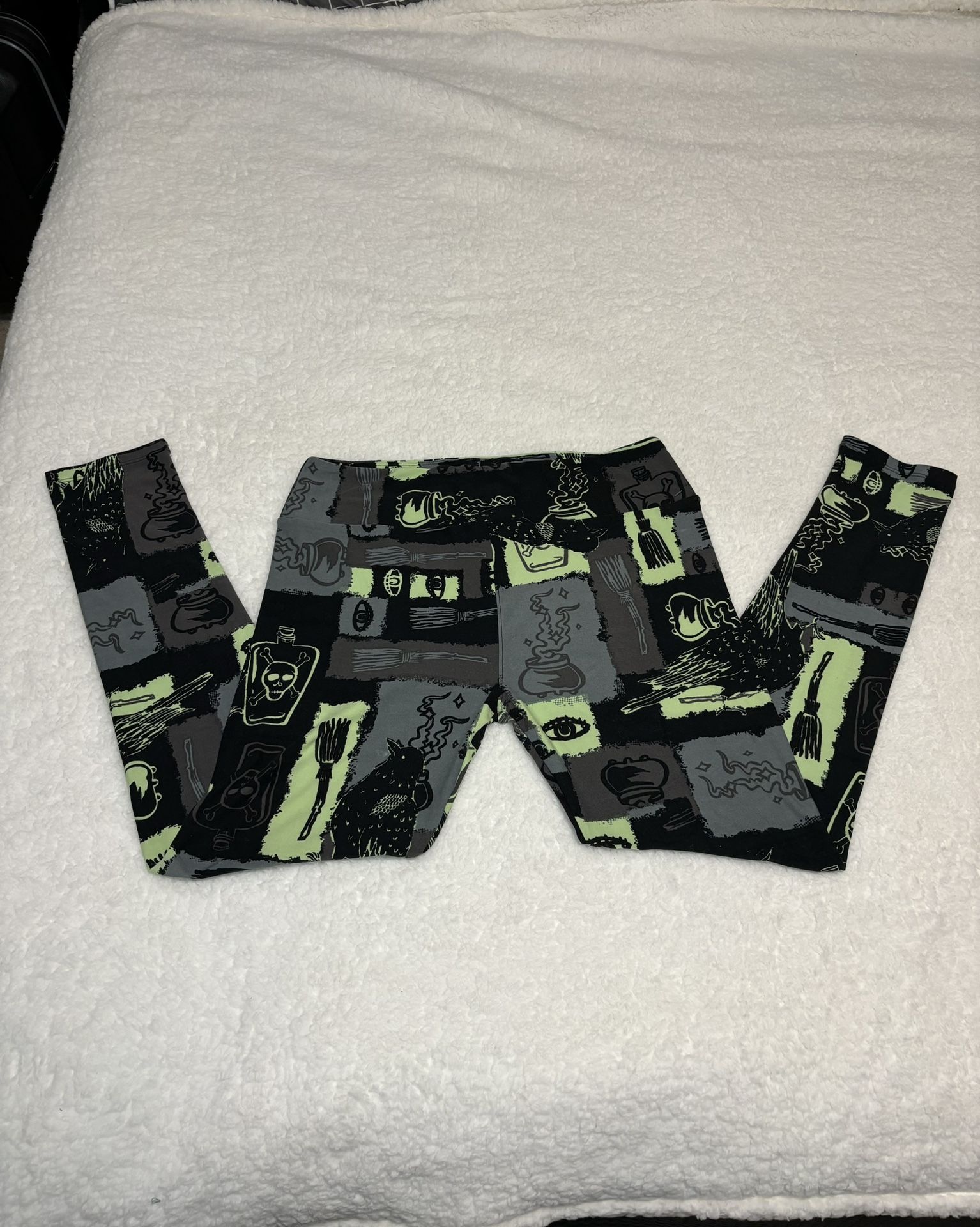 LuLaRoe Women Witch Halloween Print Leggings