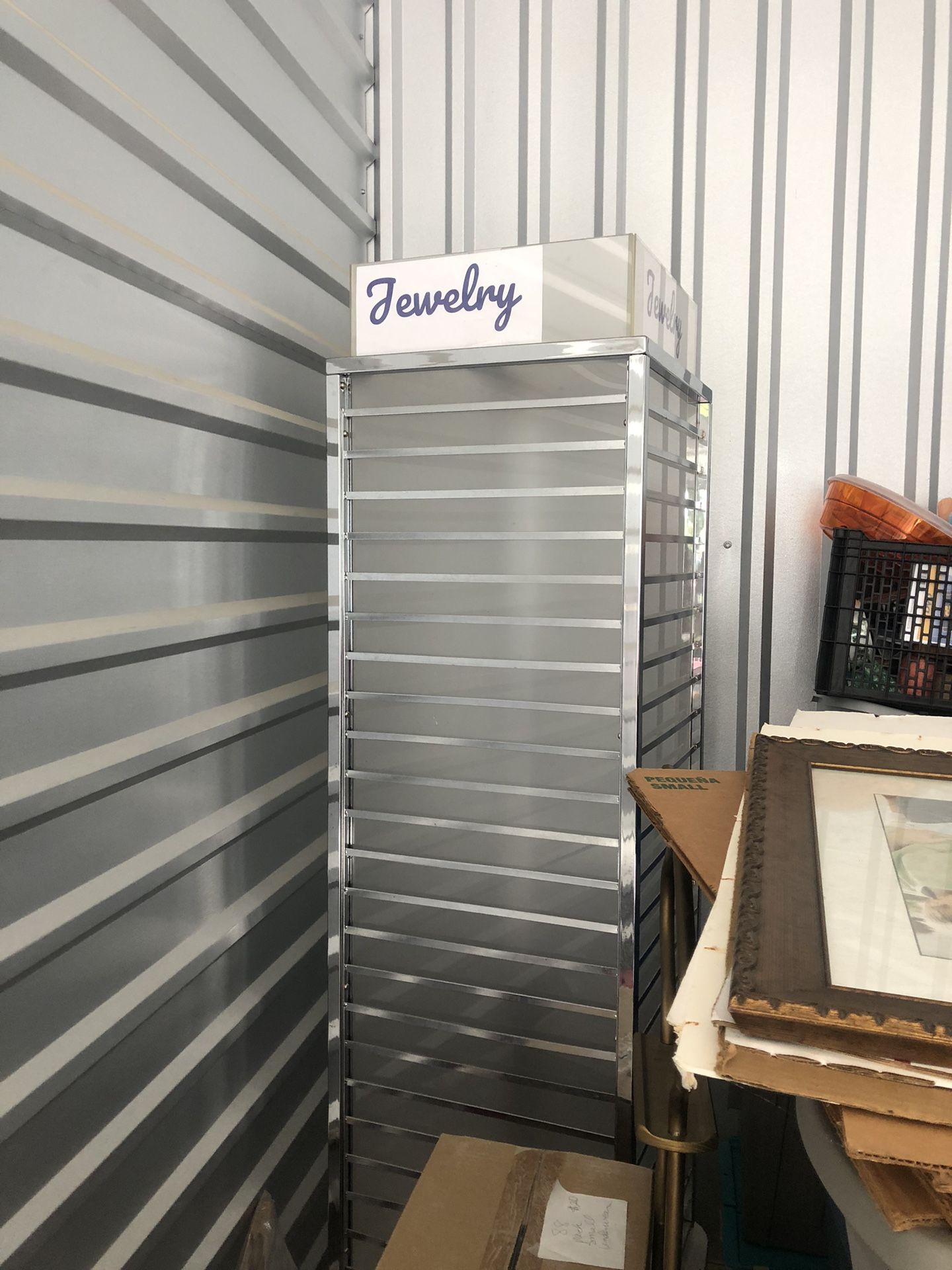 Jewelery Display Will Hold Hundreds Of Earrings Will Spin