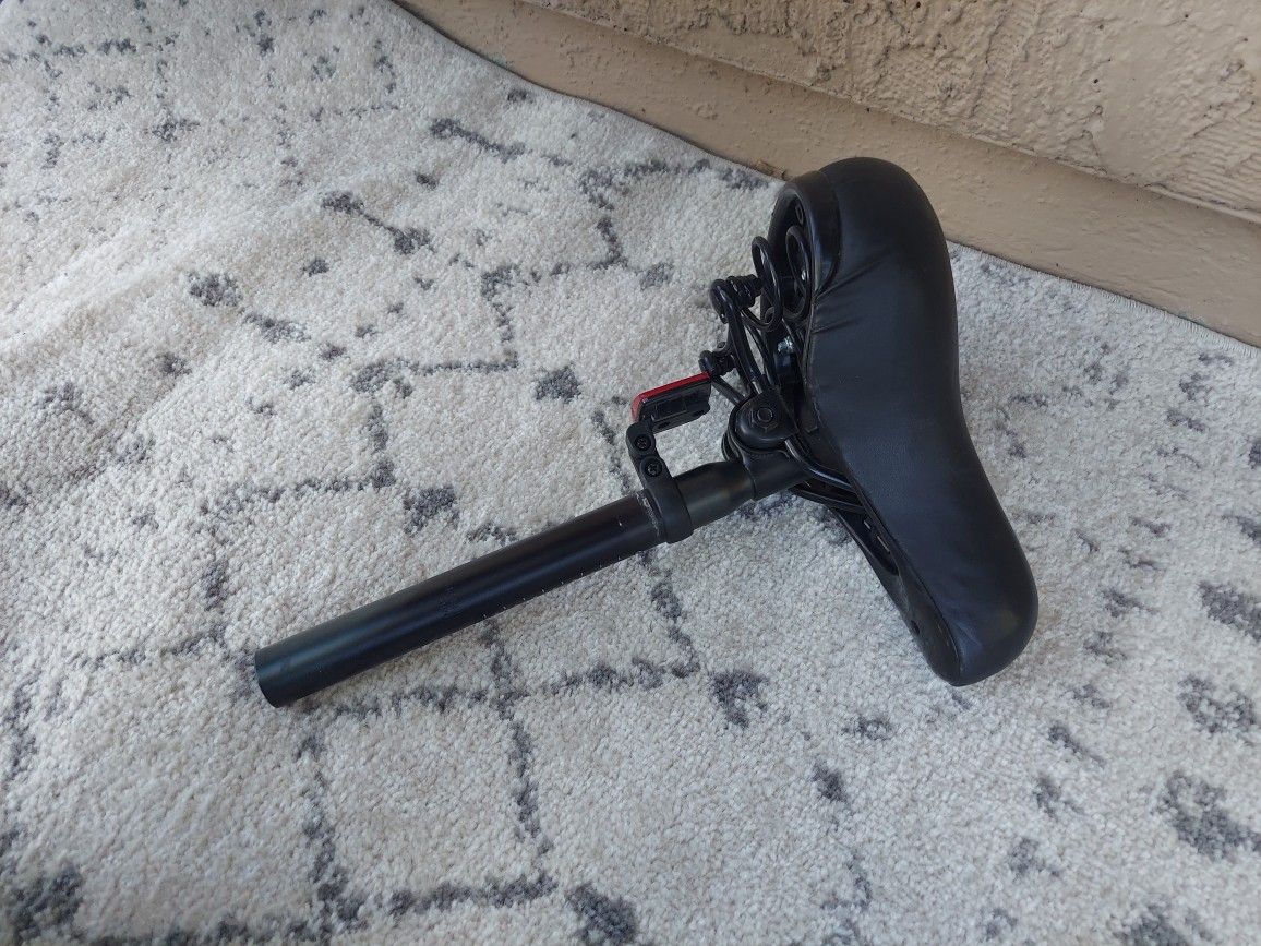 Bike Replacement Seat With Springs And Pole, Reflective Red Light In The Back, Like New