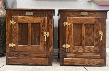 Set Of White Clad Ice Box Style End Tables W/Brass Simmons Hardware 22.5x25.5x16