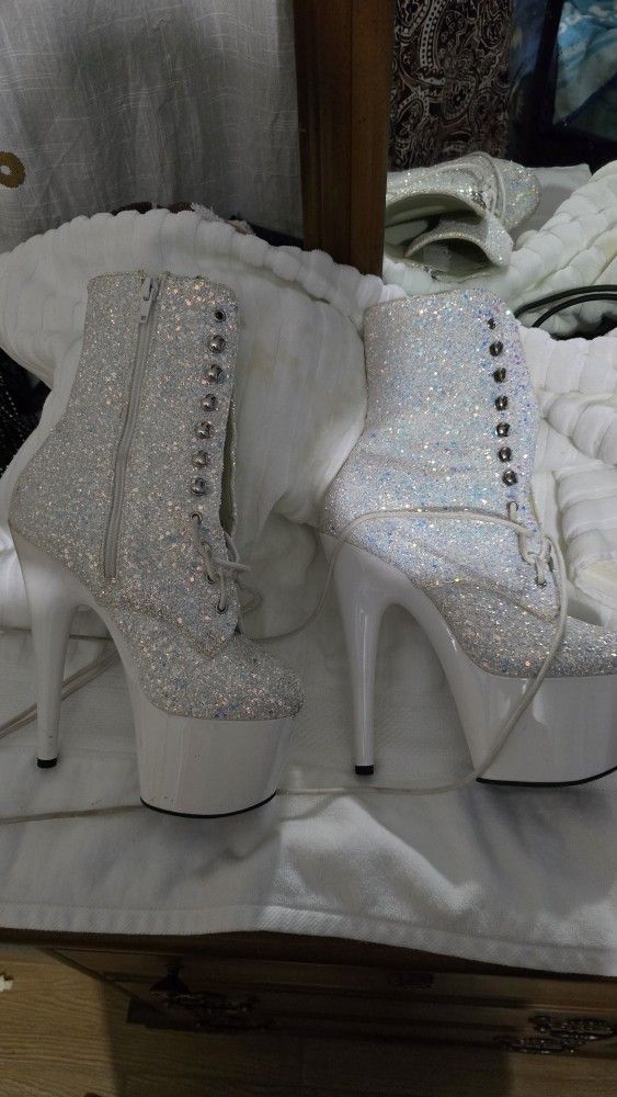 7" White Glitter Pleaser Boots β Size 7