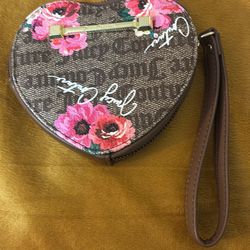 Juicy wristlet 