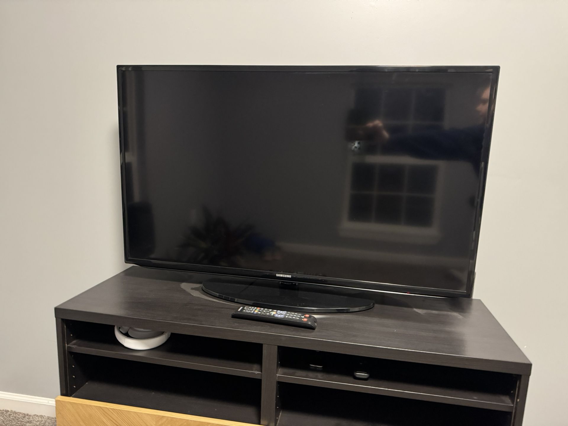 Samsung 45” Smart TV