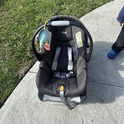 Key Fit 30 Chicco Car seat With Car Base 