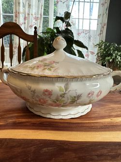 Pope Gosser Covered Vegetable Dish