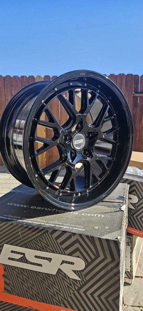 18x9.5 ESR CS11 Gloss-Black Rims (Brand NEW)
