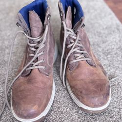 Timberland Men's Tan Leather Boots with Blue Accents Size 9