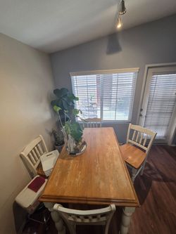 Table 4 chairs Extendable Dinning Set