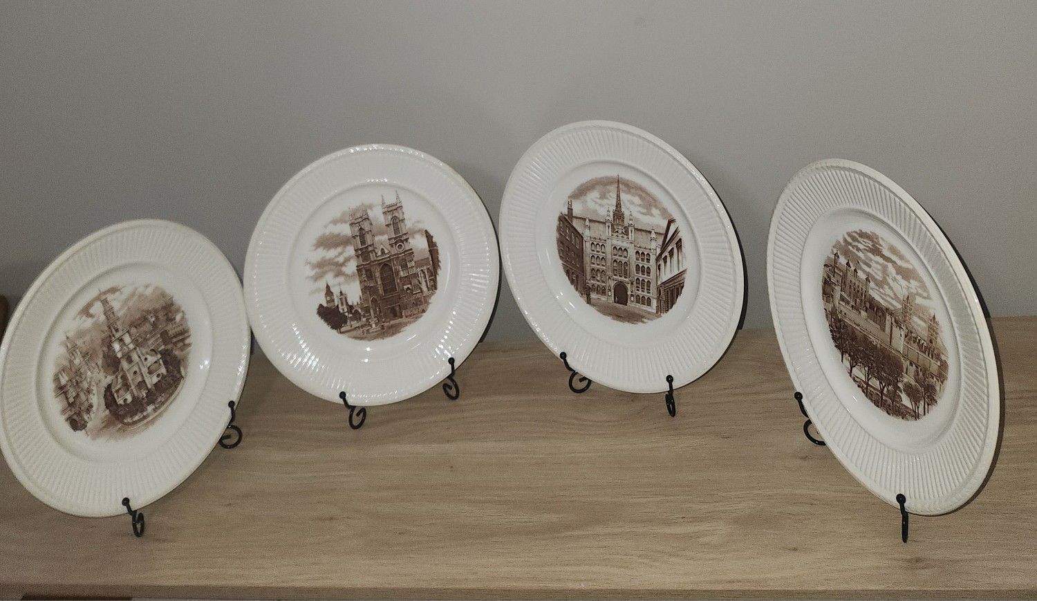 Set of 8 Wedgewood "Old London Views" Collectors' Plates