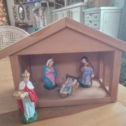 VINTAGE NATIVITY PIECES 