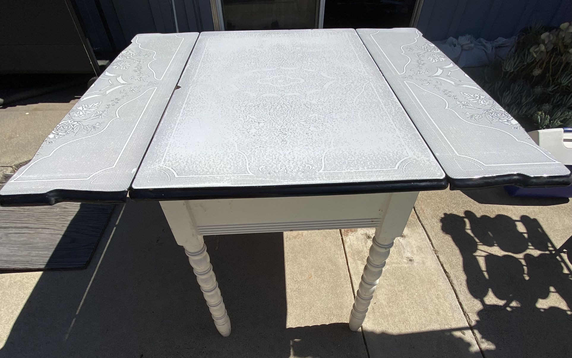 1930’s Vintage Antique Enamel Porcelain Top Farmhouse Kitchen Table