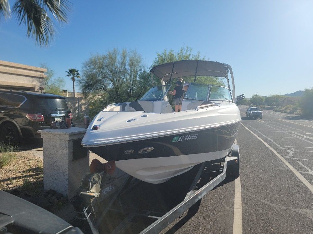 2007 Rinker Captiva 262