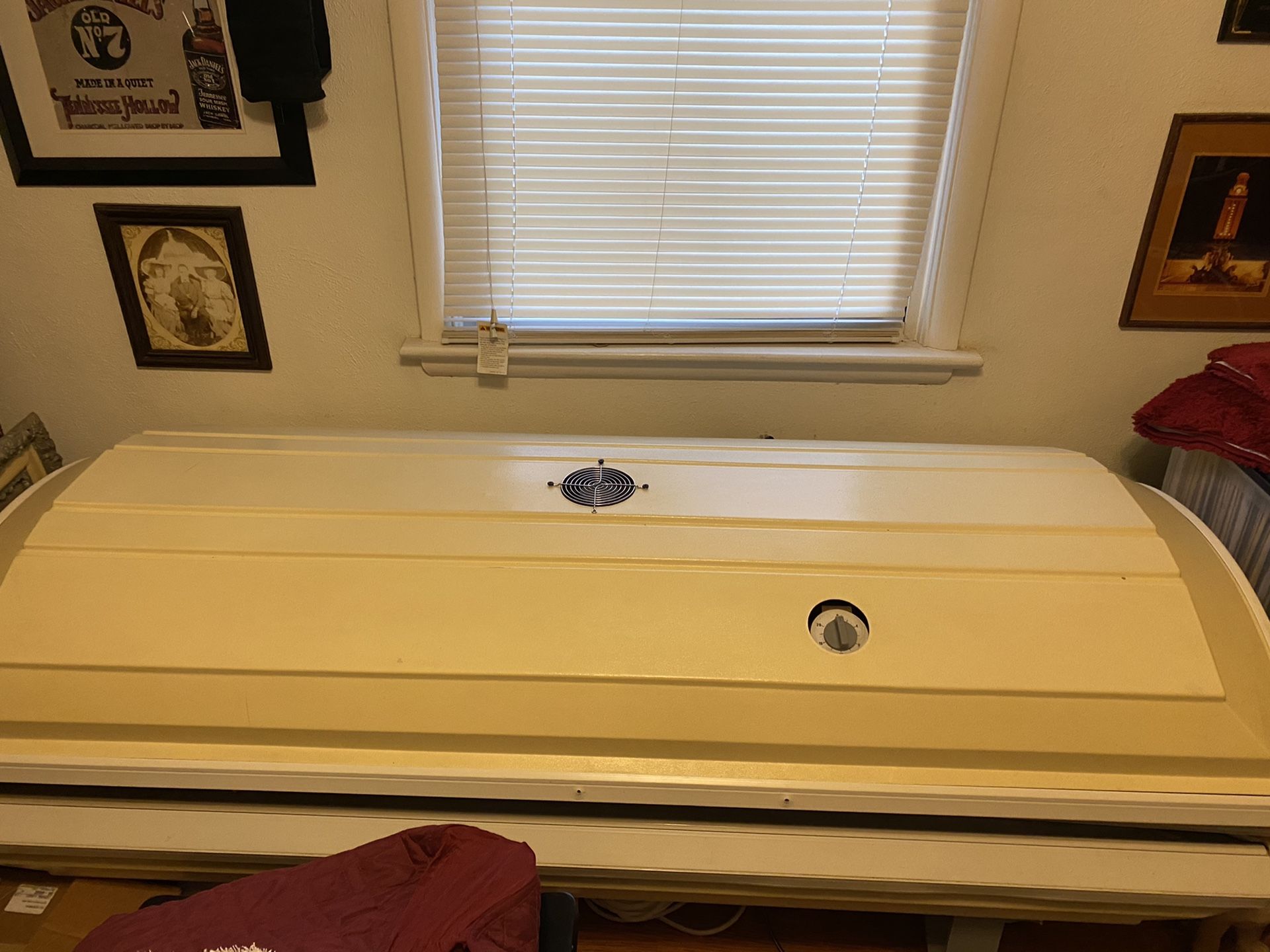 Tanning bed sunquest pro 24s for Sale in Virginia Beach, VA OfferUp