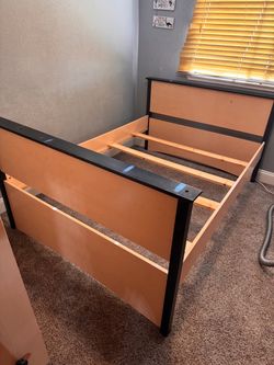 Full size bed with trundle/matt