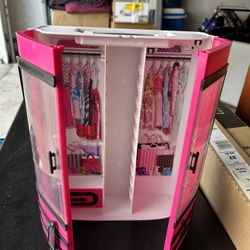 Barbie Closet 