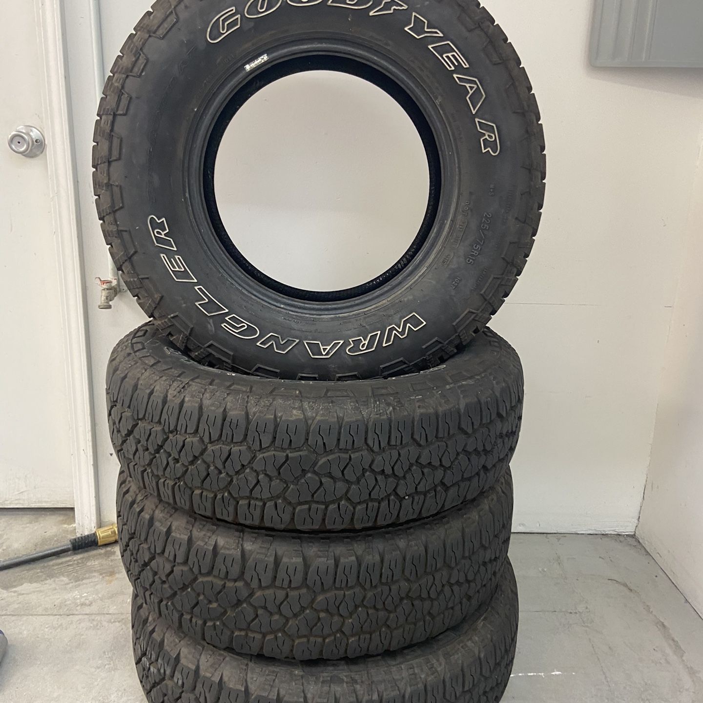 Introducir 42+ imagen goodyear wrangler tires 225 75r15 -  