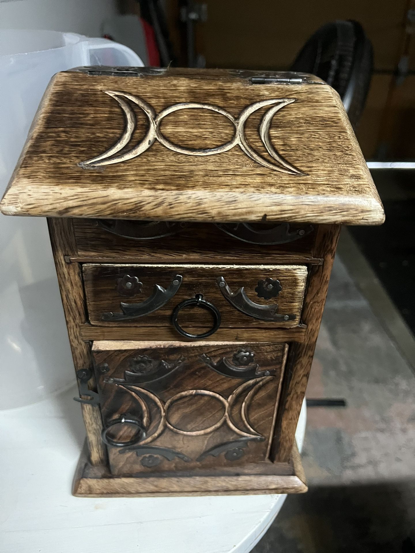 storage for jewlery, etc