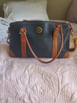 Dooney & Bourke purse