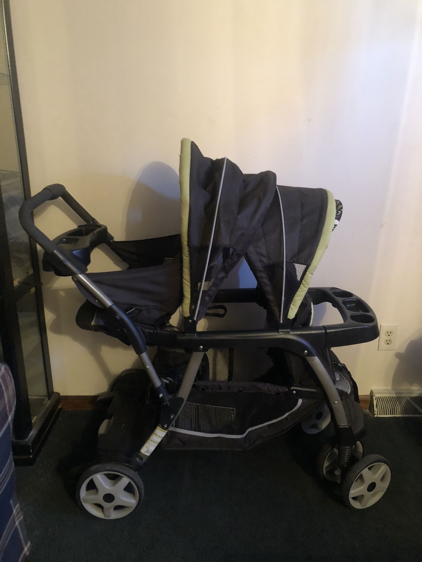 Graco double stroller sit and stand for Sale in Columbus, OH OfferUp