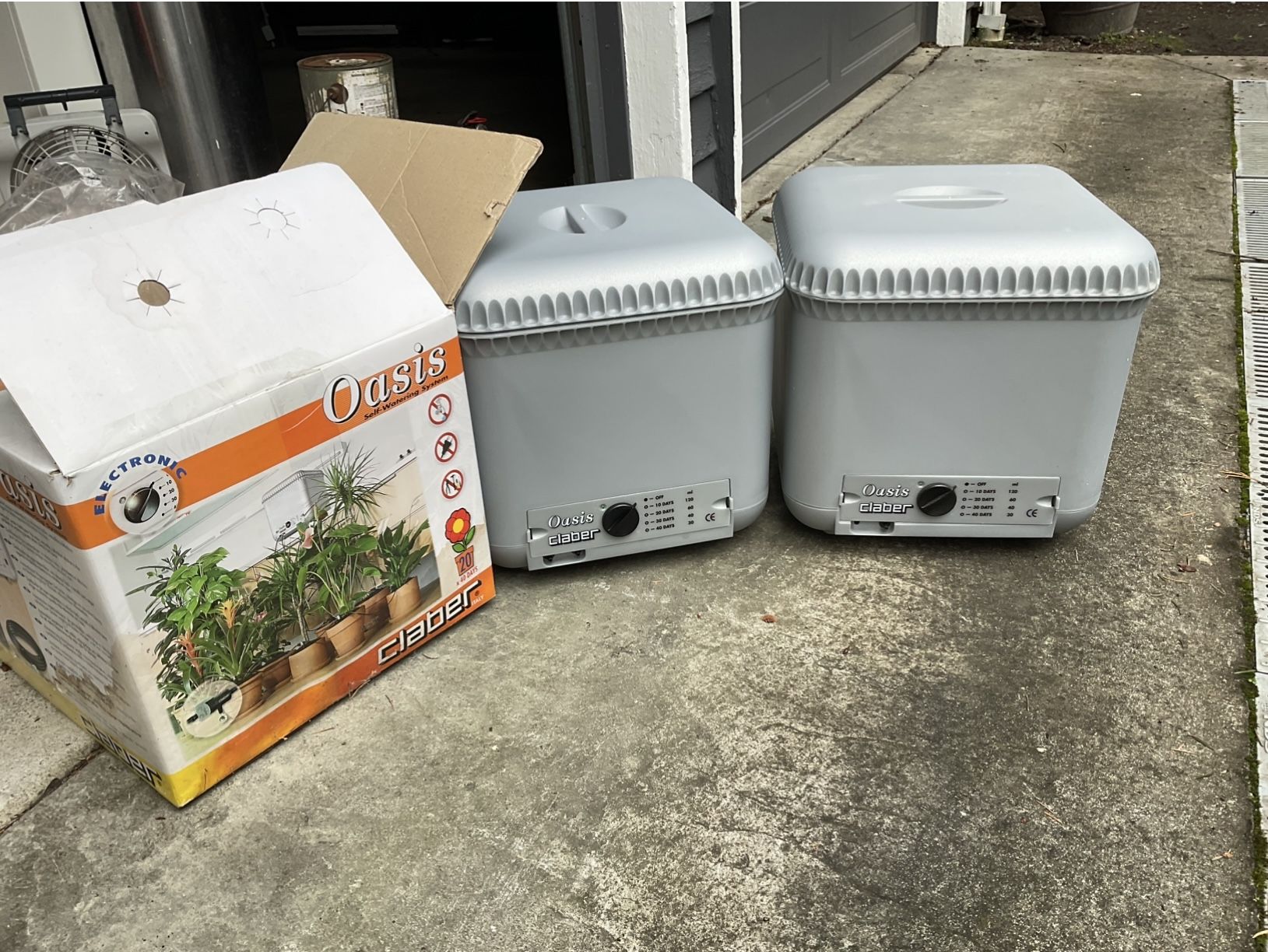 Clabber Oasis Self Watering System -Two